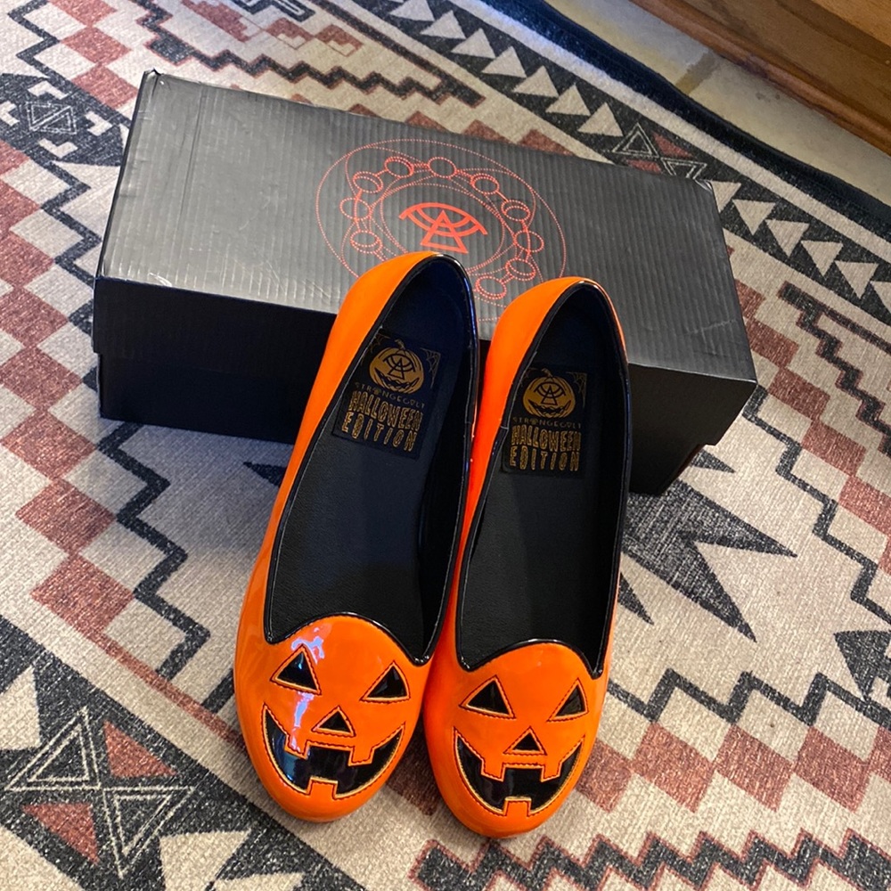 Strangecult orange pumpkin flats